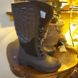 Women's North Face Thermoball boots NWOT